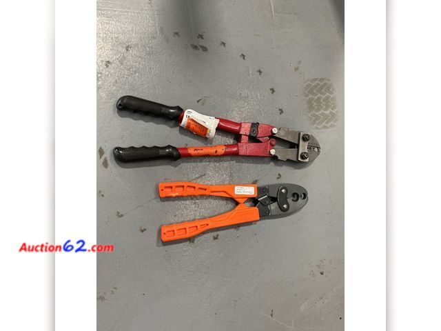 Lot 44-773i - SharkBite 23251, Everbilt 18 in Swaging Tool - PEX Crimp Tool, Ferrule Tool See All Photo's Not Tested E-Commerce Return, A basic inspection...