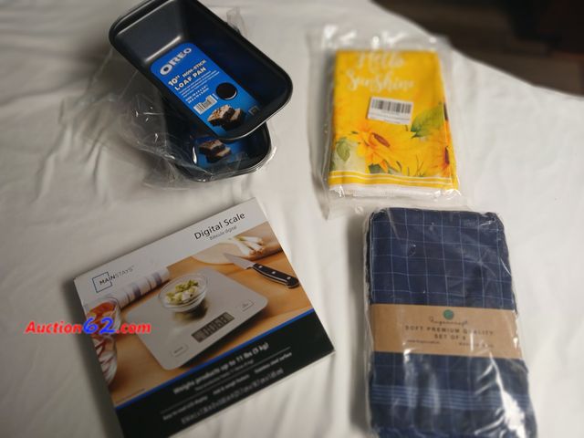 Lot 44-2307b - New 4 -10 inch non-stick loaf pans, 2 dish towels, 6 napkins, digital scale.  See photos. 1. Appears New, A basic inspection has been given ...
