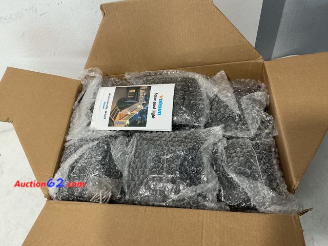 Lot 44-906w - VOLISUN 4x4 Solar Post Cap Light 16 Pack - Black See All Photo's Not Tested Appears New with box damage