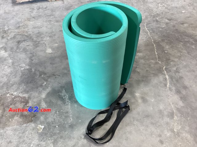 Lot 44-191g - Thick Yoga Mat E-Commerce Return, A basic inspection has been given to this item. Sold AS-IS.