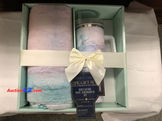 Lot 44-6189o - Lumiere Lane 2pk Gift Set, 40oz Tumbler &amp; 50”x60”  Throw Because you deserve it. New. See All Photo's Not Tested Never opened, Factory S...