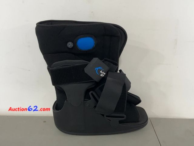 Lot 44-1522j - Medium United Ortho Short Air Cam Walker Fracture Boot Appears New, A basic inspection has been given to this item. Sold AS-IS. See All Phot...
