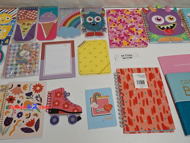 Lot 44-7332w - Miscellaneous lot of notebooks and notepads, E-Commerce Return, A basic inspection has been given to this item. Sold AS-IS.