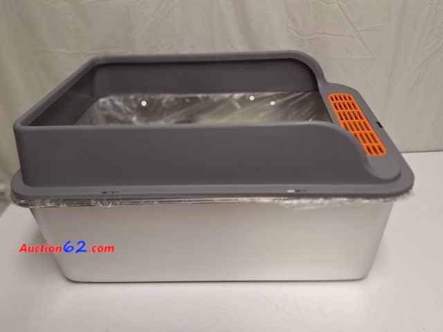 Lot 44-7328w - XL Stainless steel sifting cat litter box, Appears New, A basic inspection has been given to this item. Sold AS-IS.
