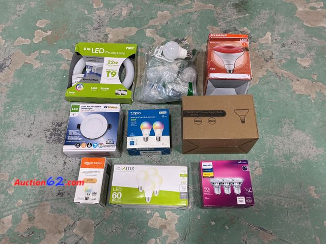 Lot 44-959 - Feit 8 in. LED Circular Lamp - 22W, 1400 Lumens, T9 Replacement Not Tested E-Commerce Return, A basic inspection has been given to this item...