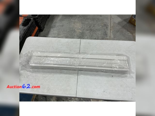 Lot 44-1114i - Hampton Bay Blinds - White, 32 Inches Long Appears New, A basic inspection has been given to this item. Sold AS-IS. See All Photo's Not Test...