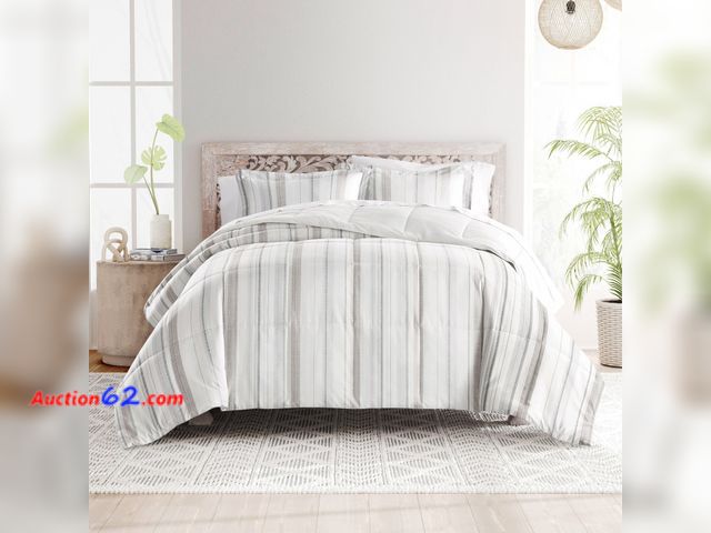 Lot 44-352M - Home Collection Vertical Stripe All Season Down-Alternative Comforter Set, Beige Khaki See All Photo's Appears New, A basic inspection has b...
