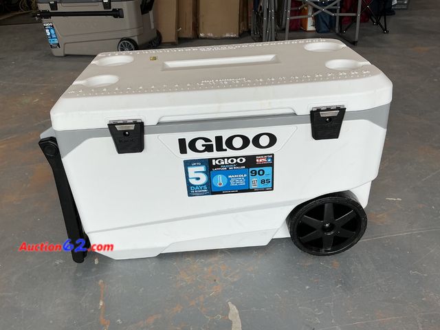 Lot 44-714o - $150 Retail price - Igloo Maxcold Latitude 90 Roller Cooler E-Commerce Return, A basic inspection has been given to this item. Sold AS-IS. S...