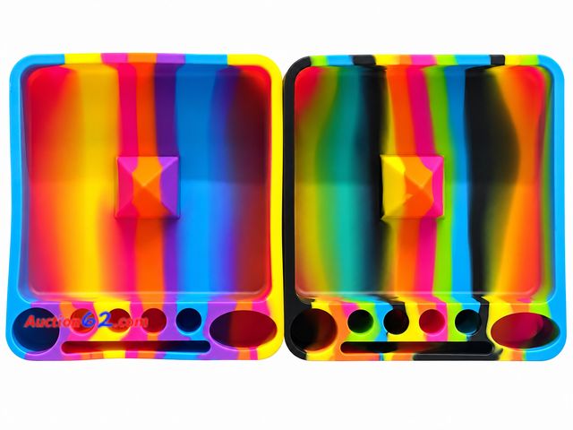 Lot 44-6029m - Set of 2 silicone ashtrays. Appears New, A basic inspection has been given to this item. Sold AS-IS. See All Photo's Not Tested