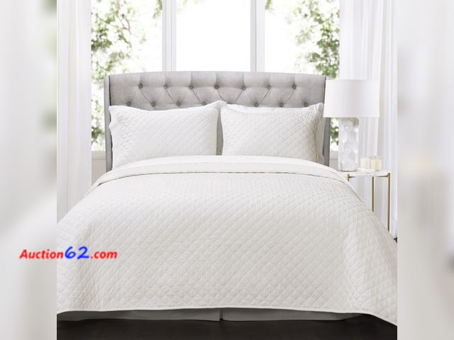 Lot 44-1953i - Lush Decor Ava Quilt Diamond Pattern Solid 3 Piece Oversized Bedding Blanket Bedspread Set - Full/Queen - Off-White Not Tested See All Photo...