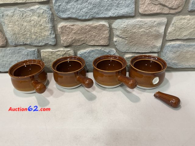 Lot 44-1794 - LE TAUCI French Oven Broil Safe - Ceramic Souffle Bowls, Brown (HANDLE BROKEN ON ONE BOWL) E-Commerce Return, A basic inspection has been gi...