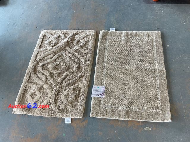 Lot 44-578j - Wellspun Bath Mats 2-Piece Set See All Photo's Not Tested E-Commerce Return, A basic inspection has been given to this item. Sold AS-IS.