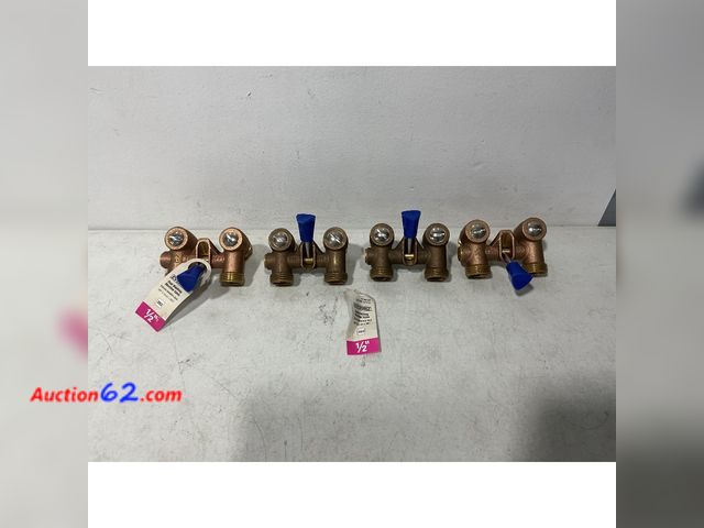 Lot 44-683i - Lot of (4) Everbilt Dual Washing Machine Valve - 1/2 Inch, MIP &amp; Solder x MHT Appears New, A basic inspection has been given to this ite...