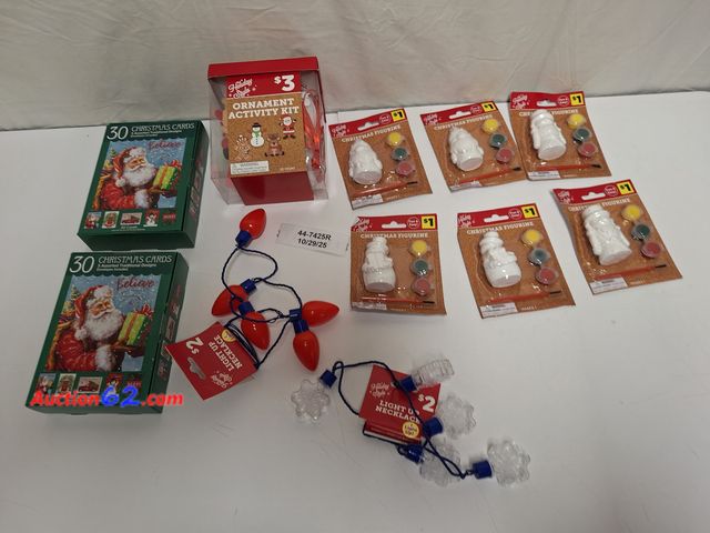 Lot 44-7425r - Miscellaneous lot of Christmas items  Appears New, A basic inspection has been given to this item. Sold AS-IS.