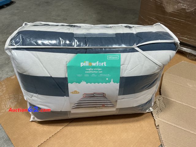 Lot 44-101b - Full/queen pillowfort rugby stripe comforter set- Minor Damage E-Commerce Return, A basic inspection has been given to this item. Sold AS-IS...