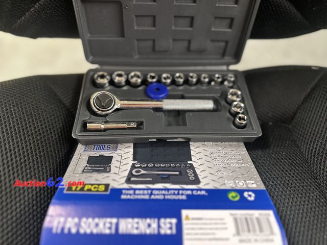 Lot 44-7535g - 17 pc 1/4 in socket set from camco tools. New. Opened for picture only! See All Photo's Not Tested