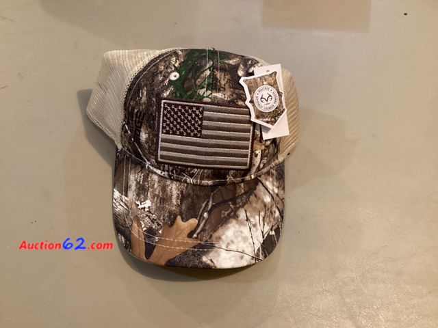 Lot 44-7701j - Lot of (1) Realtree camo trucker hat.  Appears New, A basic inspection has been given to this item. Sold AS-IS. See All Photo's