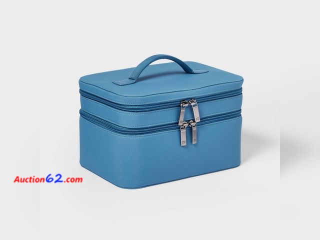 Lot 44-4005m - Signature Toiletry Bag Blue - Open Story™ See All Photo's Appears New, A basic inspection has been given to this item. Sold AS-IS.