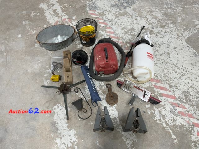 Lot 44-1606t - Garden Bucket, Shop Vac, Magic Trowel, and Assorted Tools See All Photo's Not Tested