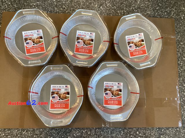 Lot 44-7709j - Lot of (5) 2 pie pans and lids.  Appears New, A basic inspection has been given to this item. Sold AS-IS. See All Photo's