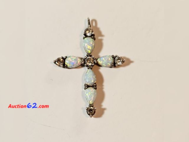 Lot 44-8365j - .925 STERLING SILVER PENDANT WITH PRETTY MULTI-COLORED STONES. WEIGHS 0.06 TROY OUNCES.-T