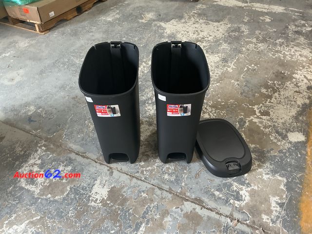 Lot 44-1185j - (1) Missing Lid- (1) Broken Lid- Hefty StepOn Trash Can 13.3 Gal Lot of 2 E-Commerce Return, A basic inspection has been given to this item....