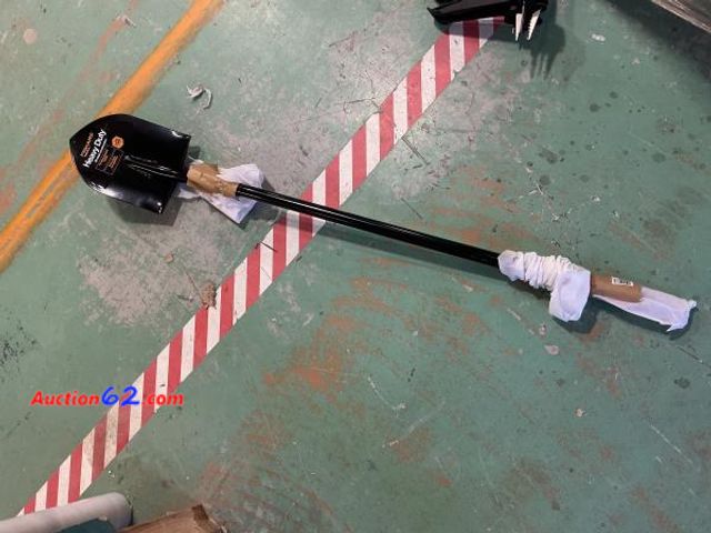 Lot 44-554t - HEAVY DUTY ALL STEEL CONSTRUCTION SHOVEL. Appears New, A basic inspection has been given to this item. Sold AS-IS.