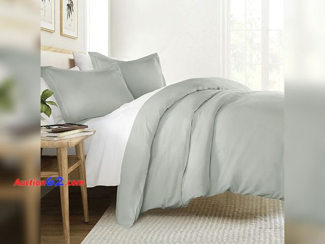 Lot 44-639m - $288 Retail price - Home Collection Solid Cotton Duvet Cover Set, Green Mist, King Appears New, A basic inspection has been given to this it...