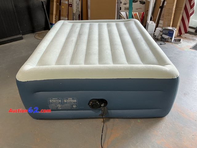 Lot 44-749o - Intex Mid-Rise Airbed Queen 18in with Internal Pump See All Photo's Dirty E-Commerce Return, A basic inspection has been given to this item....