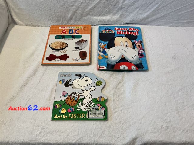 Lot 44-1012m - Lot of (3) children’s books E-Commerce Return, A basic inspection has been given to this item. Sold AS-IS. Used See All Photo's Not Tested