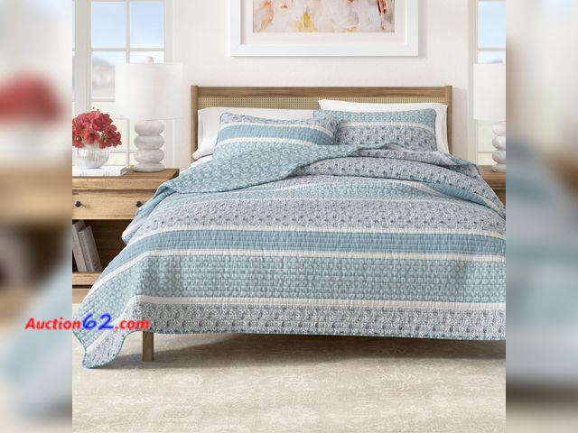 Lot 44-2590w - Great Bay Home Striped Quilt Set - 3-Piece Full/Queen Size Paisley Bedding Set - Lightweight, All-Season, Reversible Bedspread (Blue) Appear...