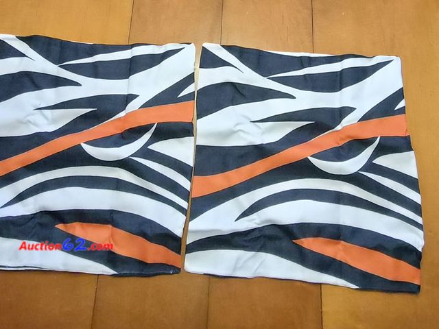 Lot 44-3081t - Lot of 2 Throw Pillow Covers - New - See Pictures  Appears New, A basic inspection has been given to this item. Sold AS-IS.