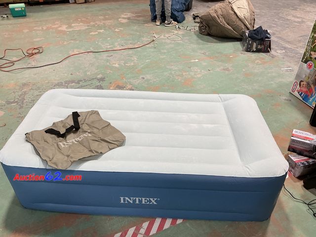 Lot 44-1568 - Intex Mid-Rise Twin Airbed - Internal Pump, Built-In Pillow, Dura-Beam Plus See All Photo's E-Commerce Return, A basic inspection has been g...