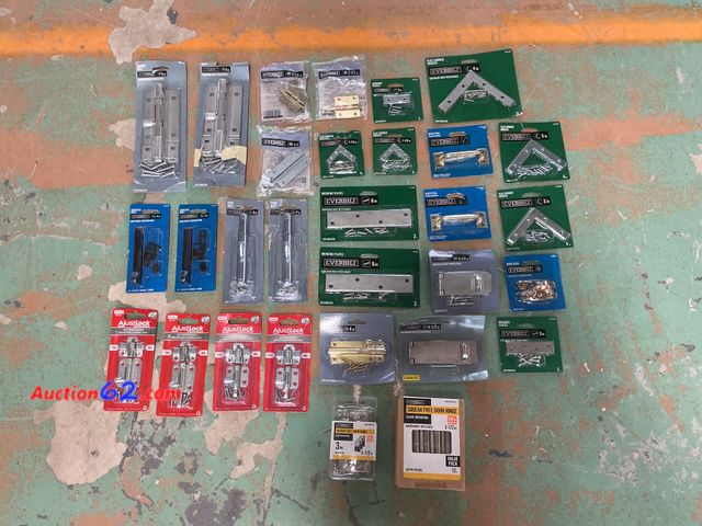 Lot 44-631g - Mix lot of Hardware  Appears New, A basic inspection has been given to this item. Sold AS-IS. See All Photo's Not Tested