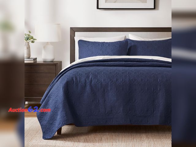 Lot 44-147m - Madison Park Luxurious Cotton Damask Quilt Set, 3PC Full/Queen Bed Set See All Photo's Appears New, A basic inspection has been given to thi...