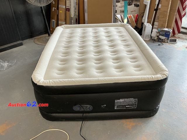 Lot 44-732o - Air Mattress with Built-in Pump See All Photo's E-Commerce Return, A basic inspection has been given to this item. Sold AS-IS. Used Dirty Po...