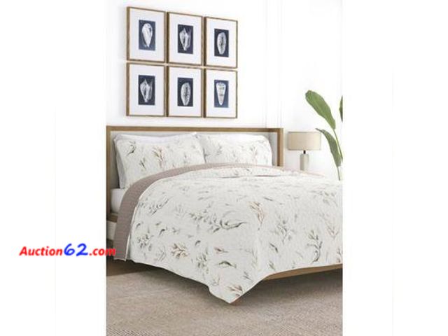Lot 44-360M - Home Collection All Season Watercolor Leaves &amp; Stripes Reversible Quilt Set with Shams, Beige See All Photo's Appears New, A basic inspe...
