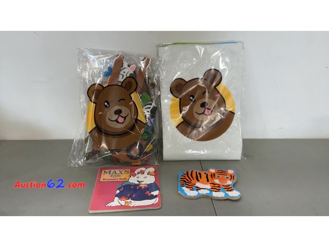 Lot 44-4042w - lot of children's activities/books E-Commerce Return, A basic inspection has been given to this item. Sold AS-IS. See All Photo's Not Tested