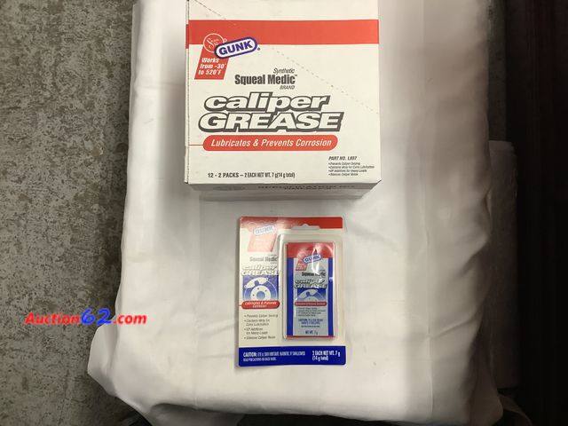 Lot 44-6086w - Gunk Caliper Grease Lubricates &amp; prevents Corrosion.
12 -2 packs,Synthetic Squeal Medic brand. Used See All Photo's Never opened, Factor...