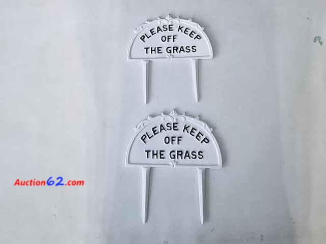 Lot 44-3037f - Pack of 2 "Keep Off The Grass" Heavy Metal Yard Signs - New - See Pictures  Appears New, A basic inspection has been given to this item. Sol...