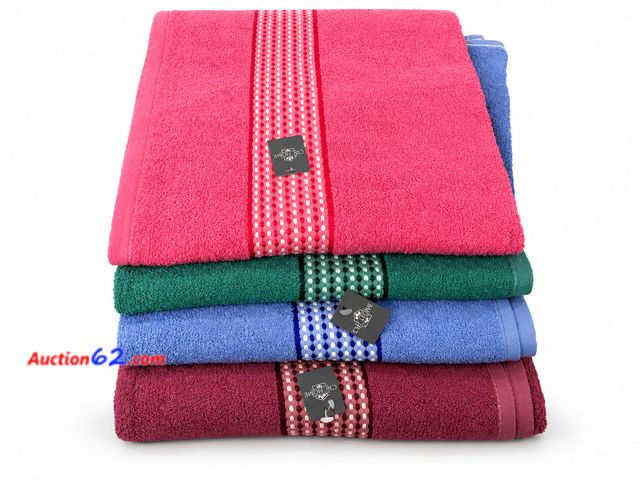 Lot 44-6200m - Lot of 4 assorted colors daily essentials soft and absorbent towels. 27.5 x 55 CW Home. Appears New, A basic inspection has been given to th...