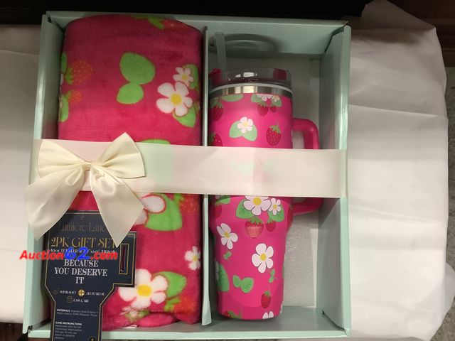 Lot 44-6188o - Lumiere Lane 2pk Gift Set, 40oz Tumbler &amp; 50”x60”  Throw Because you deserve it. New. See All Photo's Not Tested Never opened, Factory S...