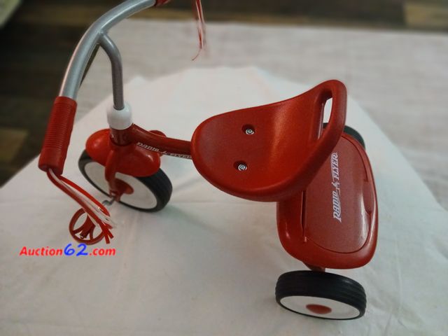 Lot 44-2004a - Very gently used Foldable Radio Flyer Tricycle with storage.  Price at Walmart, Amazon and Target 49.99.  See all photos. Used See All Photo...