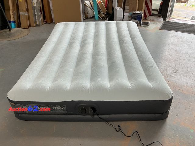 Lot 44-776o - Intex Mid-Rise Queen Airbed with Fastfill USB Pump See All Photo's E-Commerce Return, A basic inspection has been given to this item. Sold A...