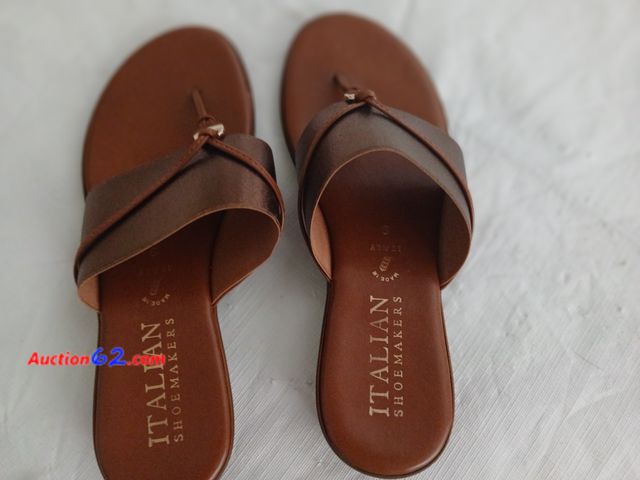 Lot 44-2002w - New without tag or box, size 9 Italian Shoemakers sandles made in Italy, retail price 50.00.  See all photos. Appears New, A basic inspectio...