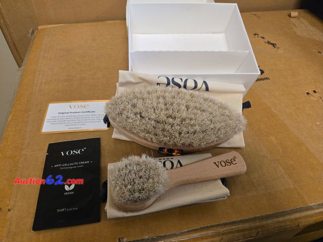 Lot 44-4001g - Vose Set of 2 Natural Horsehair Cellulite and Face Brushes Appears New