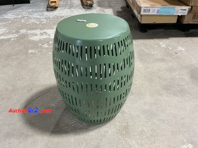 Lot 44-1560w - Room Essentials Metal Cutout Round Accent Table - Green Not Tested See All Photo's Scratched E-Commerce Return, A basic inspection has been ...