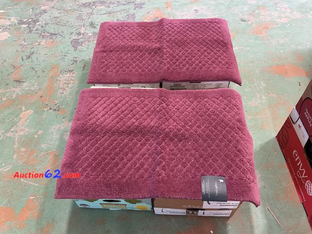 Lot 44-1576b - Charisma Bath Rug- Drylon Polyester, Ultra Soft, Stain Resistant- Dusky Orchid See All Photo's Not Tested E-Commerce Return, A basic inspect...