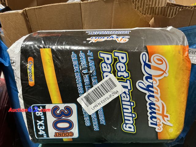 Lot 44-123w - dogcator pet training pads 30 count 28" x34" Appears New, A basic inspection has been given to this item. Sold AS-IS.