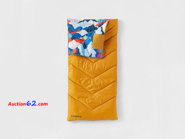 Lot 44-4100f - Kids' Sleeping Bag 50 Degree - Embark™ Appears New, A basic inspection has been given to this item. Sold AS-IS.